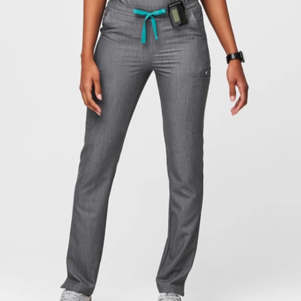 Figs Yola skinny leg scrub pants- M